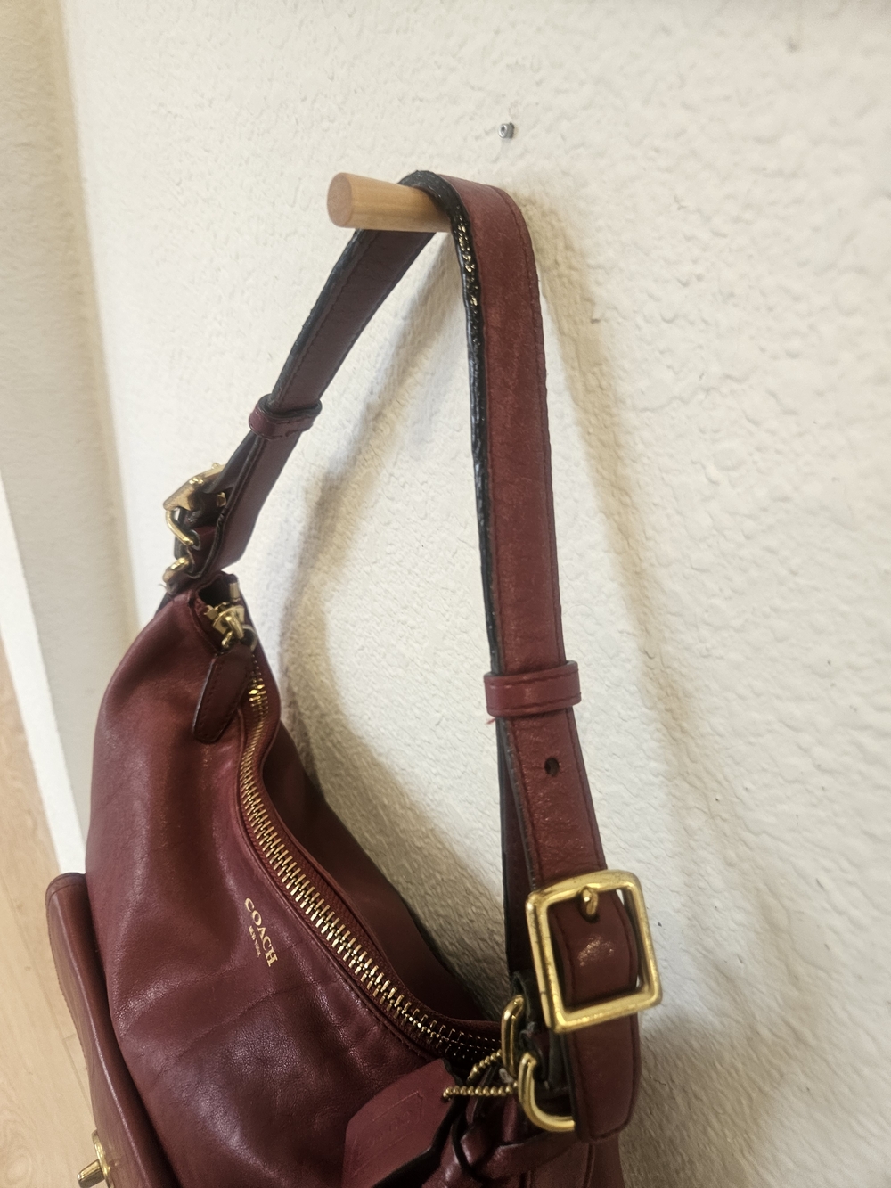 Coach Legacy Courtenay Hobo - Picture 4 of 16